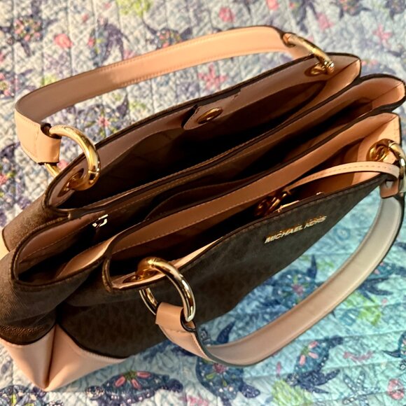 Michael Kors Blush color shoulder bag - Picture 7 of 9